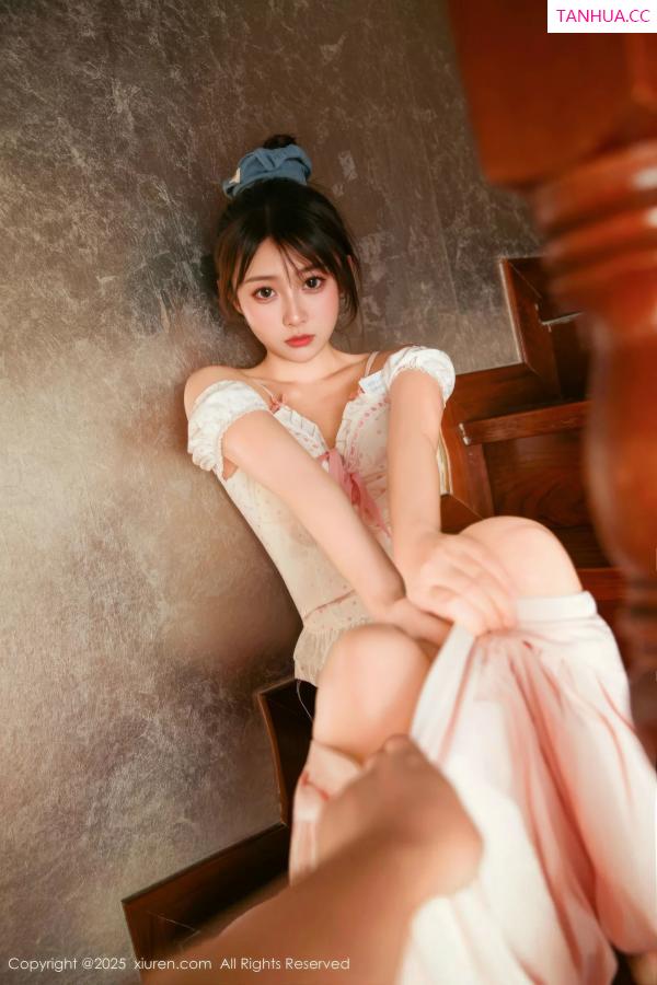   [XiuRen]高清写真图 2025.09.05 No.10730 炎恬kitty 粉色连衣短裙第34张图片